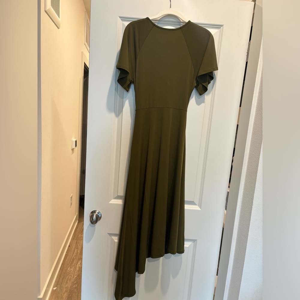 Small weworewhat army green dress with black rose appliqué - Picture 4 of 4